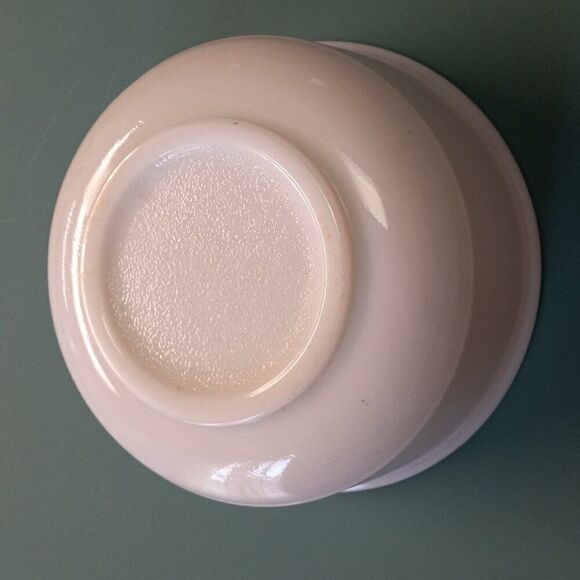 Vintage Large White Ring around Bottom Edge Mixing Bowl Cottagecore Kitsch - Picture 2 of 5